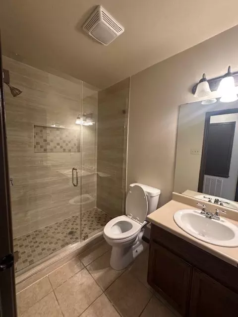 Bath - 11119 Paso De Jacinto Lp, Laredo, TX 78045 photo 1 of 3