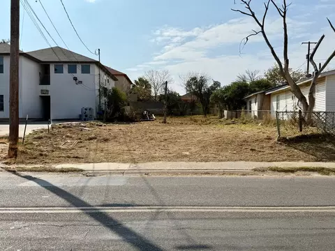 1003 Lyon St, Laredo, TX 78040