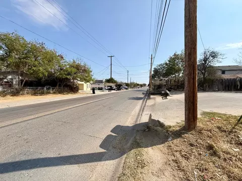1003 Lyon St, Laredo, TX 78040 photo 3