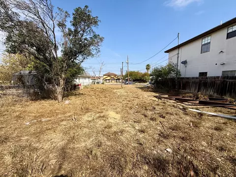 1003 Lyon St, Laredo, TX 78040 photo 7