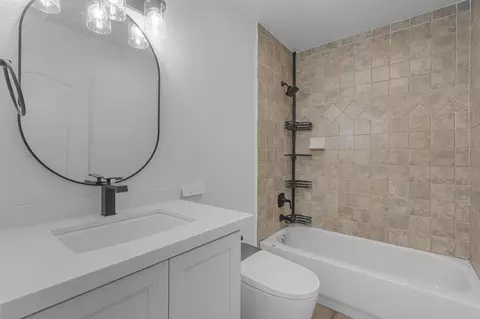 Bath - 707 Ruby Rd, Laredo, TX 78045 photo 3 of 4