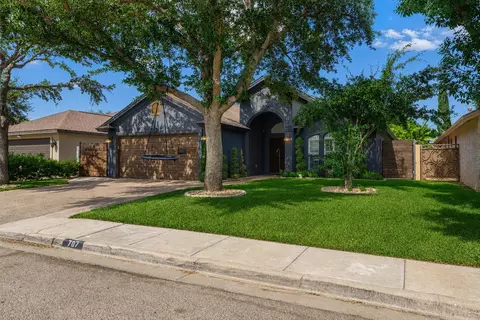 Exterior - 707 Ruby Rd, Laredo, TX 78045 photo 2 of 9