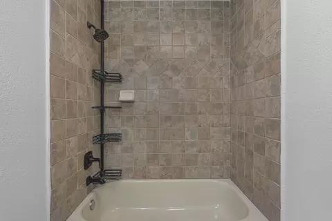 Bath - 707 Ruby Rd, Laredo, TX 78045 photo 4 of 4