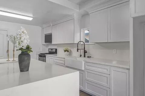 Kitchen - 707 Ruby Rd, Laredo, TX 78045 photo 2 of 2