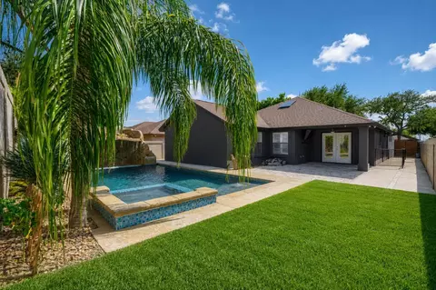 Exterior - 707 Ruby Rd, Laredo, TX 78045 photo 3 of 9