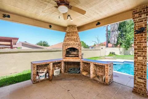 Exterior - 2808 Centenario Dr, Laredo, TX 78045 photo 2 of 9