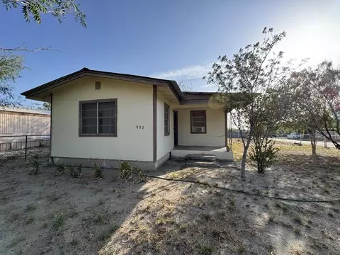 802 Fresno St, Zapata, TX 78076