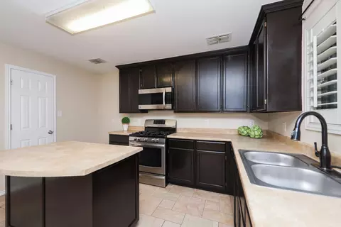 Kitchen - 10510 Twilight Dr, Laredo, TX 78045 photo 4 of 5