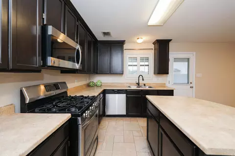 Kitchen - 10510 Twilight Dr, Laredo, TX 78045 photo 3 of 5