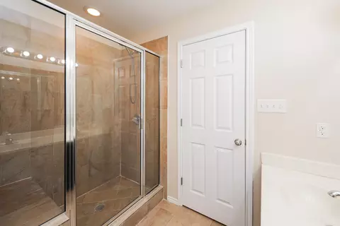 Bath - 10510 Twilight Dr, Laredo, TX 78045 photo 2 of 4