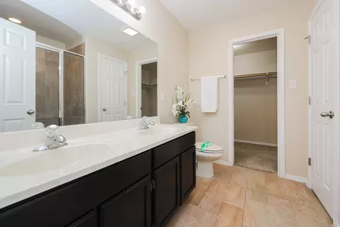 Bath - 10510 Twilight Dr, Laredo, TX 78045 photo 1 of 4