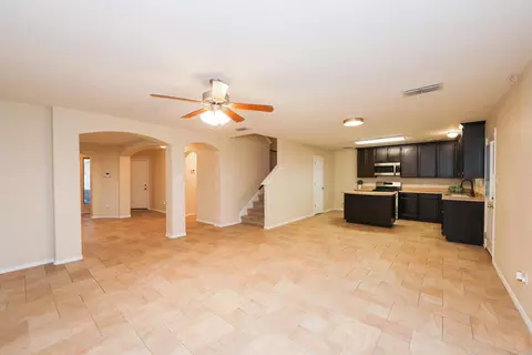 Living - 10510 Twilight Dr, Laredo, TX 78045 photo 4 of 7