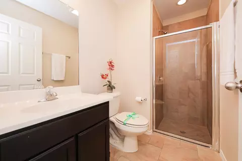 Bath - 10510 Twilight Dr, Laredo, TX 78045 photo 3 of 4