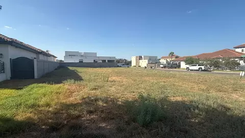2920 Dickinson Dr, Laredo, TX 78041