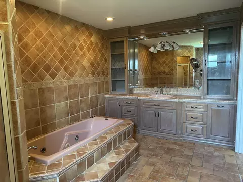 Bath - 9019 Siller Lp, Laredo, TX 78045 photo 4 of 4