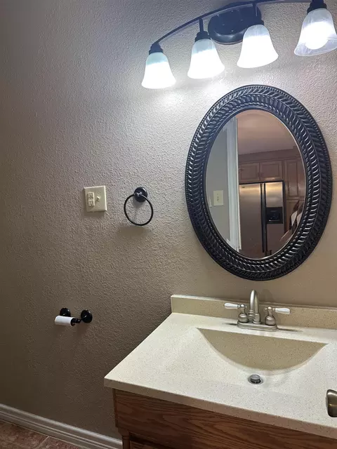 Bath - 9019 Siller Lp, Laredo, TX 78045 photo 1 of 4