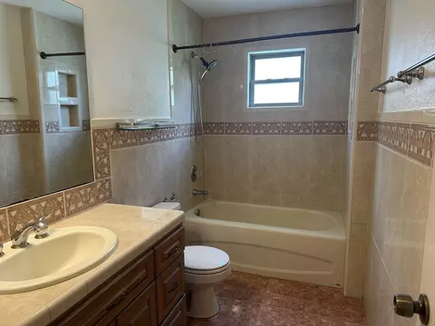 Bath - 9019 Siller Lp, Laredo, TX 78045 photo 2 of 4