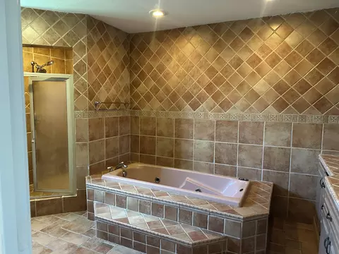 Bath - 9019 Siller Lp, Laredo, TX 78045 photo 3 of 4
