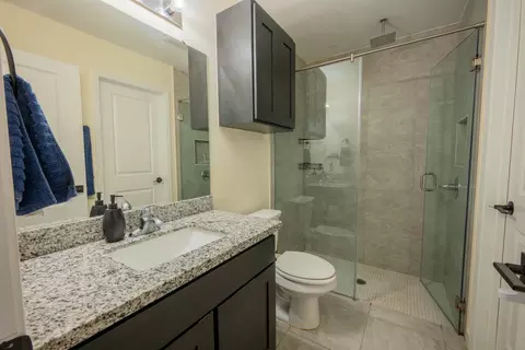 Bath - 6520 Adenia Loop, Laredo, TX 78043 photo 1 of 2