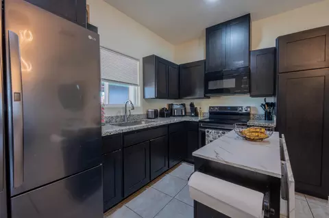 Kitchen - 6520 Adenia Loop, Laredo, TX 78043 photo 3 of 4