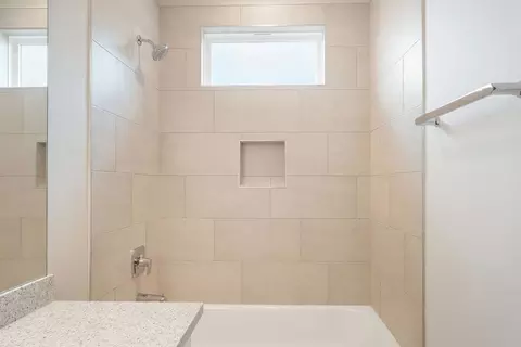 Bath - 3918 Peggy Dr, Laredo, TX 78046 photo 3 of 5