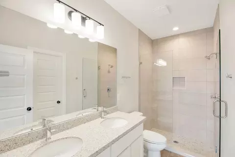 Bath - 3918 Peggy Dr, Laredo, TX 78046 photo 1 of 5
