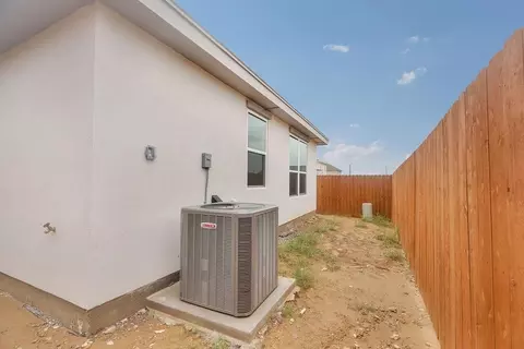 Exterior - 3918 Peggy Dr, Laredo, TX 78046 photo 5 of 5