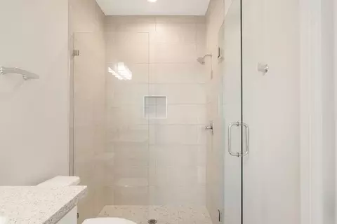 Bath - 3918 Peggy Dr, Laredo, TX 78046 photo 2 of 5