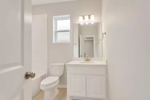 Bath - 3921 Peggy Dr, Laredo, TX 78046 photo 1 of 7