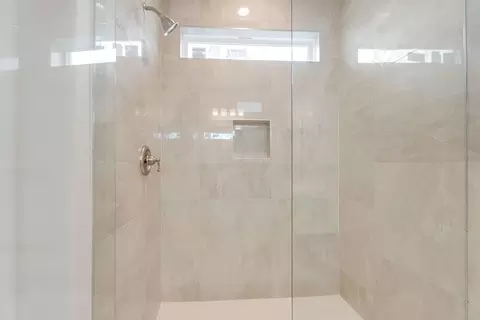 Bath - 3921 Peggy Dr, Laredo, TX 78046 photo 6 of 7