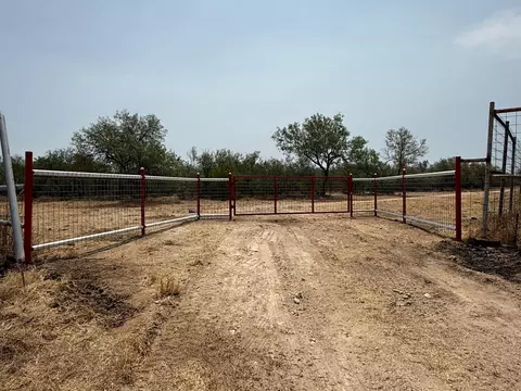 992 Jordan Rd, Encinal, TX 78019