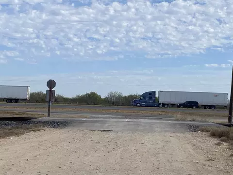 006 Ranch Rd, Encinal, TX 78019 photo 2