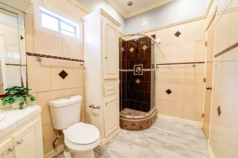 Bath - 9666 White Wing Lp, Laredo, TX 78045 photo 3 of 4