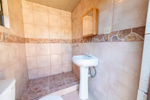 Bath - 9666 White Wing Lp, Laredo, TX 78045 photo 4 of 4