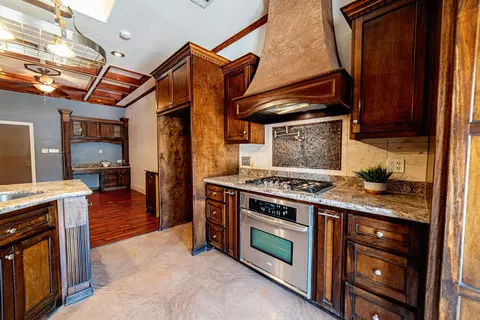 Kitchen - 9666 White Wing Lp, Laredo, TX 78045 photo 4 of 5