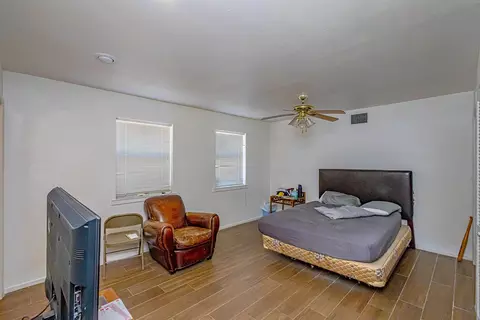 Bedroom - 2017 Willow St, Laredo, TX 78043 photo 5 of 11