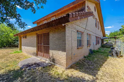Exterior - 2017 Willow St, Laredo, TX 78043 photo 4 of 6