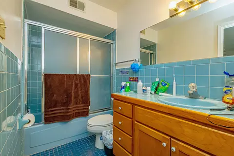 Bath - 2017 Willow St, Laredo, TX 78043 photo 5 of 7