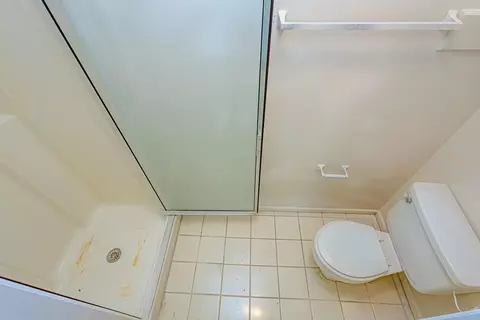 Bath - 2017 Willow St, Laredo, TX 78043 photo 3 of 7