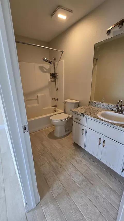 Bath - 1136 Savannah Lp, Laredo, TX 78046 photo 2 of 2
