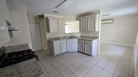 Kitchen - 1136 Savannah Lp, Laredo, TX 78046 photo 1 of 1