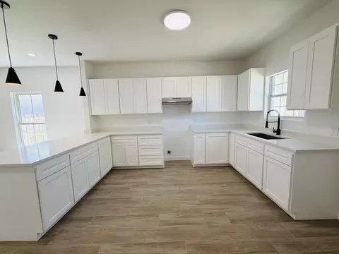Kitchen - 5608 Moses Lp, Laredo, TX 78046 photo 1 of 2