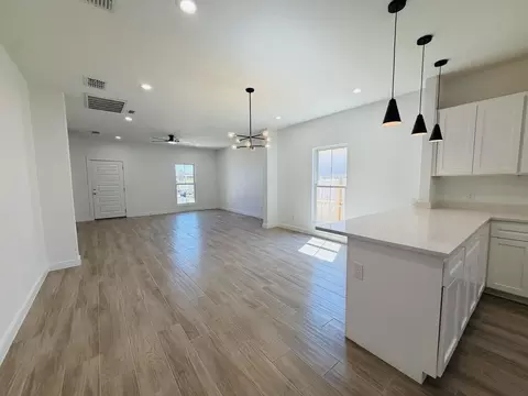 Living - 5608 Moses Lp, Laredo, TX 78046 photo 1 of 2