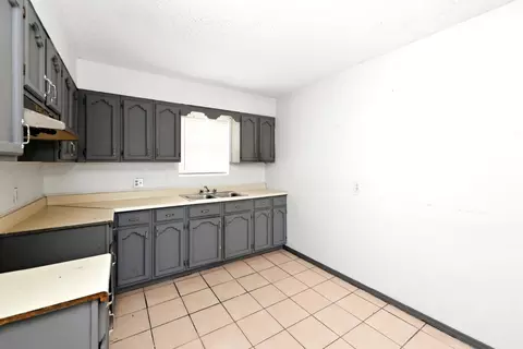 Kitchen - 4620 Mims Ave, Laredo, TX 78041 photo 5 of 6