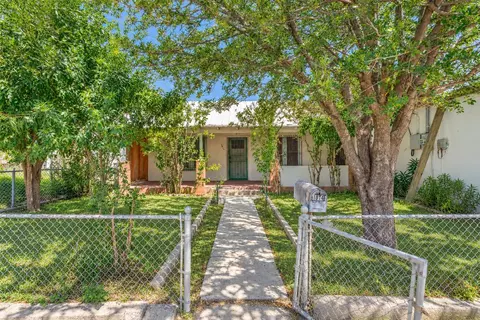 1014 Market St, Laredo, TX 78040