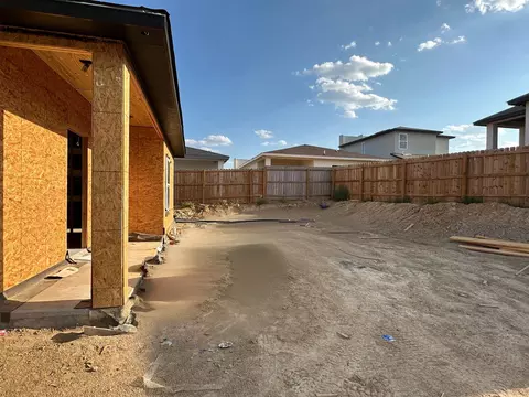 Exterior - 5708 Lone Star Loop, Laredo, TX 78046 photo 4 of 4