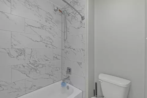 Bath - 1425 Sambar Lp, Laredo, TX 78045 photo 4 of 5