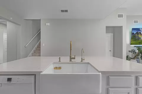 Kitchen - 1425 Sambar Lp, Laredo, TX 78045 photo 3 of 7