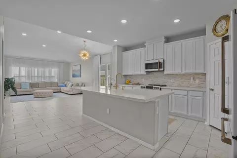 Kitchen - 1425 Sambar Lp, Laredo, TX 78045 photo 7 of 7
