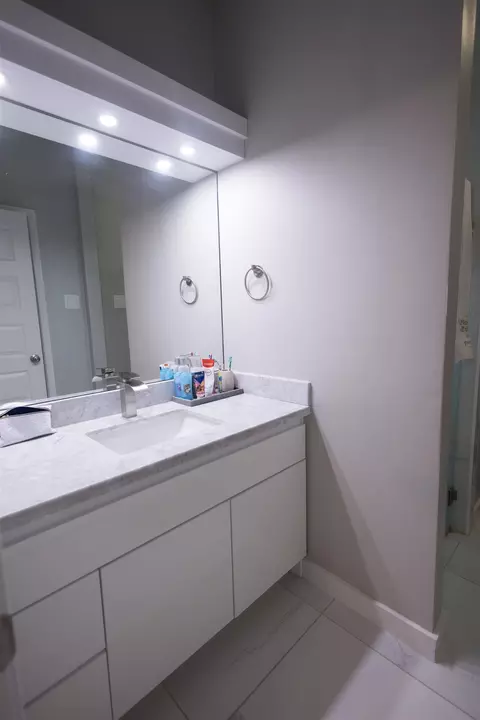 Bath - 5427 Granja Dr, Laredo, TX 78046 photo 2 of 7